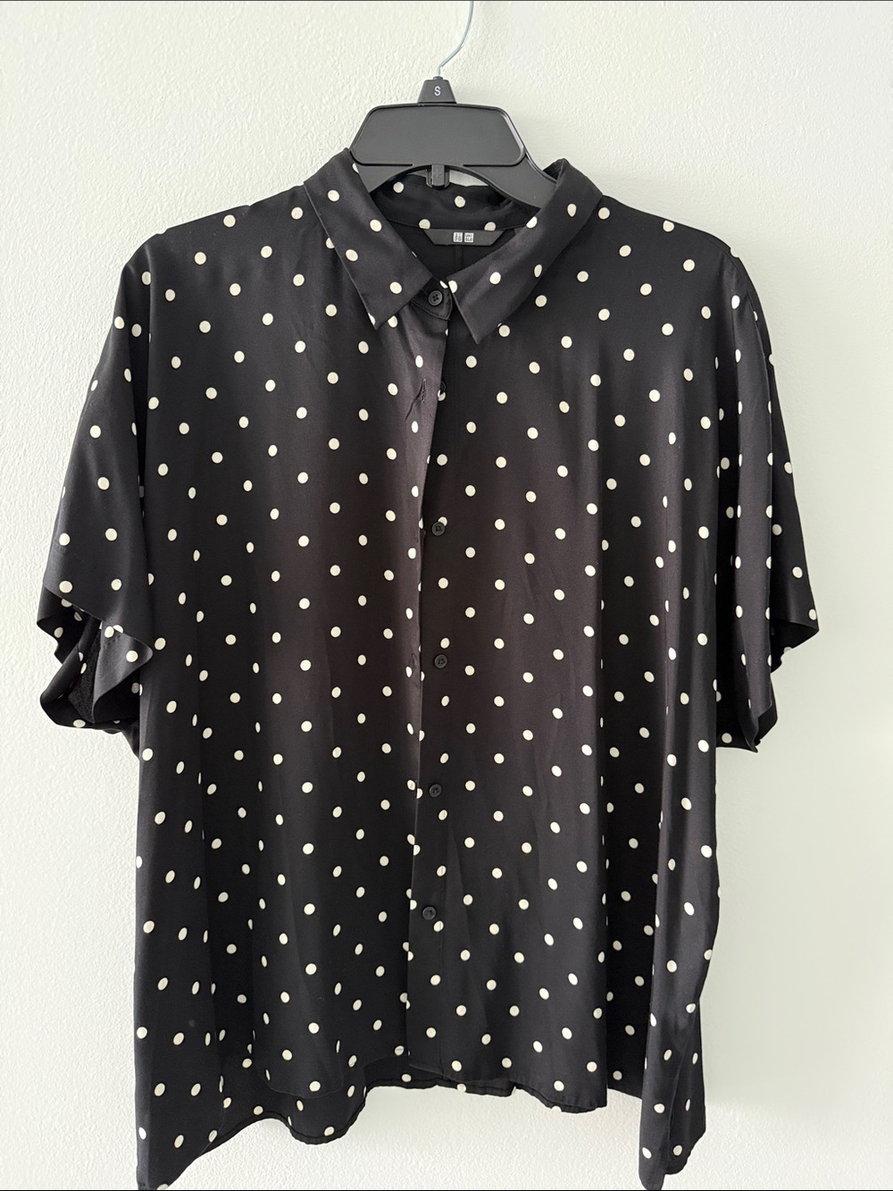 Uniqlo Black Short-Sleeve Polka Dot Blouse